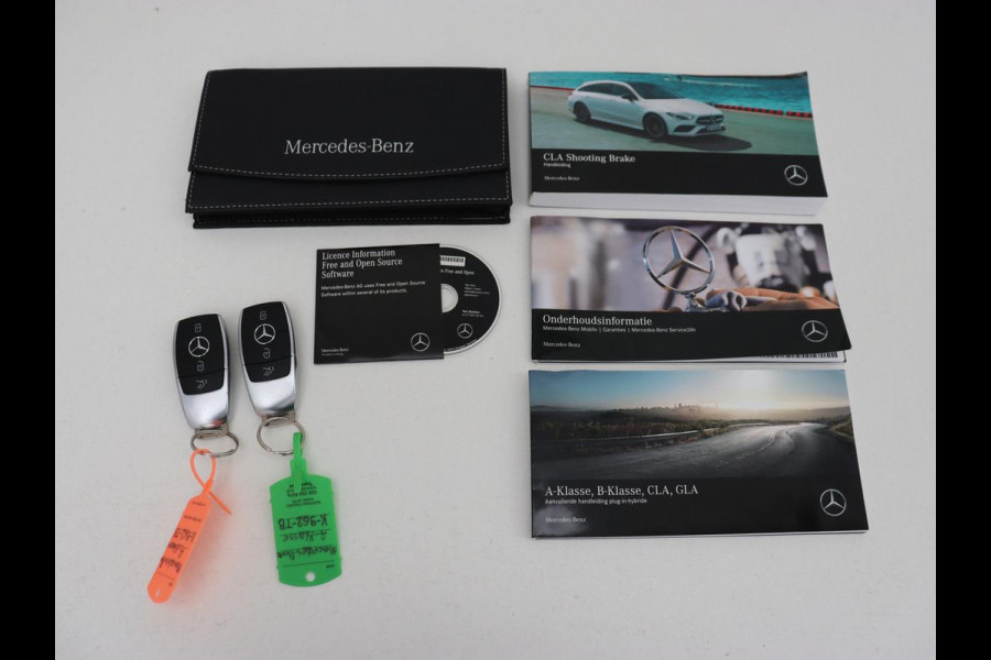 Mercedes-Benz CLA-Klasse Shooting Brake 250e AMG Limited | Stoelverwarming | Carplay | Leder/Alcantara | Camera | Sfeerverlichting | Navigatie | Park Assist | Widescreen | Dodehoek detectie | PHEV | Plug In