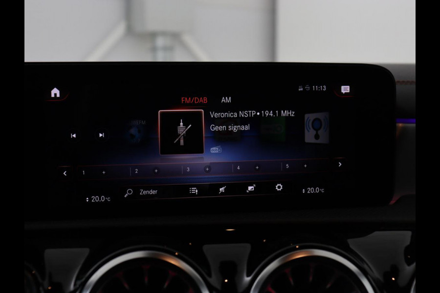 Mercedes-Benz CLA-Klasse Shooting Brake 250e AMG Limited | Stoelverwarming | Carplay | Leder/Alcantara | Camera | Sfeerverlichting | Navigatie | Park Assist | Widescreen | Dodehoek detectie | PHEV | Plug In