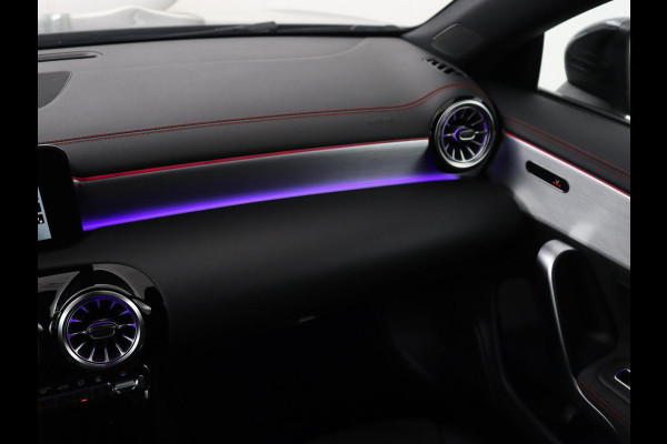 Mercedes-Benz CLA-Klasse Shooting Brake 250e AMG Limited | Stoelverwarming | Carplay | Leder/Alcantara | Camera | Sfeerverlichting | Navigatie | Park Assist | Widescreen | Dodehoek detectie | PHEV | Plug In