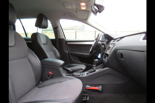 Škoda Octavia Combi 1.5 TSI 150PK Greentech Business Edition AUTOMAAT | DEALER ONDERHOUDEN | STOELVERWARMING | HALF LEDER | NAVI |