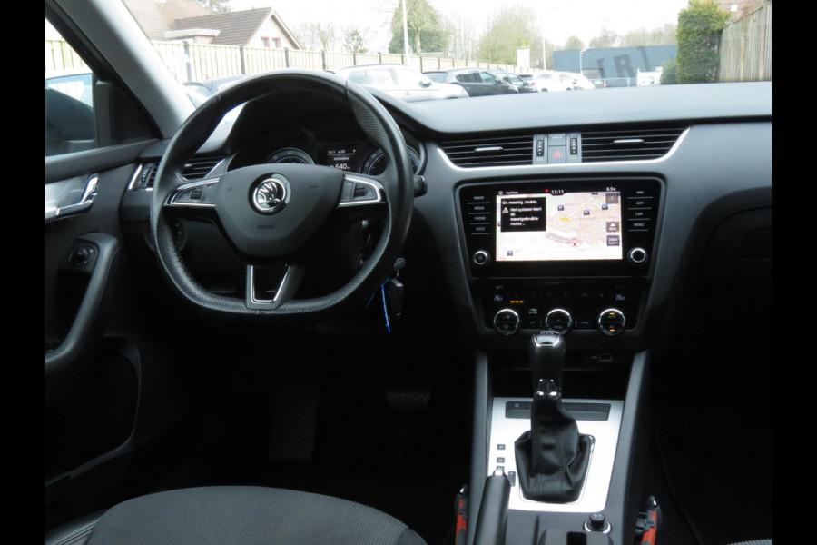 Škoda Octavia Combi 1.5 TSI 150PK Greentech Business Edition AUTOMAAT | DEALER ONDERHOUDEN | STOELVERWARMING | HALF LEDER | NAVI |