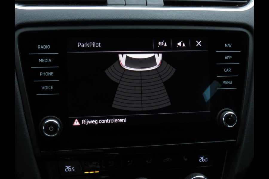 Škoda Octavia Combi 1.5 TSI 150PK Greentech Business Edition AUTOMAAT | DEALER ONDERHOUDEN | STOELVERWARMING | HALF LEDER | NAVI |