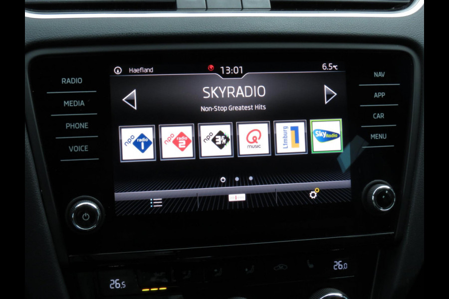 Škoda Octavia Combi 1.5 TSI 150PK Greentech Business Edition AUTOMAAT | DEALER ONDERHOUDEN | STOELVERWARMING | HALF LEDER | NAVI |