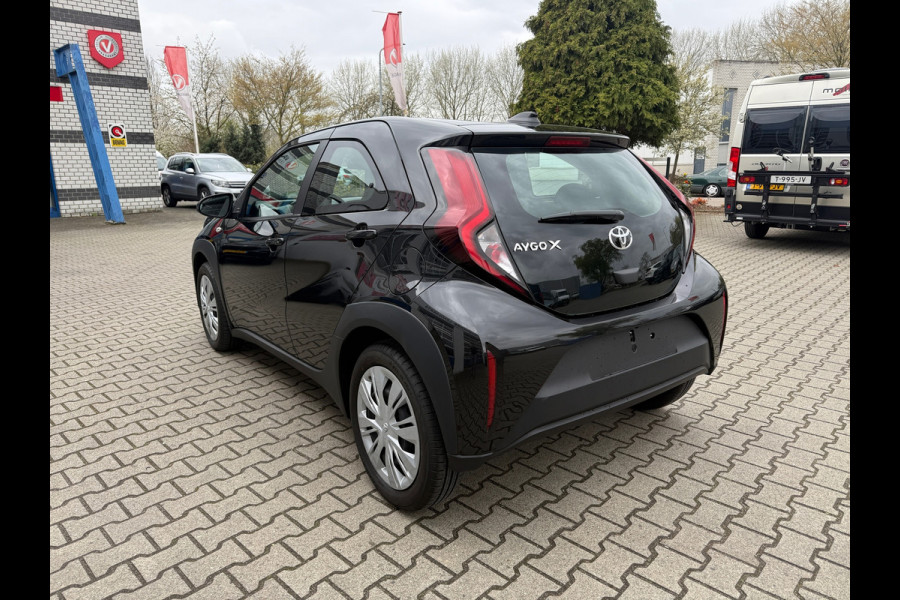 Toyota Aygo X 1.0 VVT-i S-CVT Play Automaat stoelverwarming, keyless etc (RIJKLAARPRIJS)
