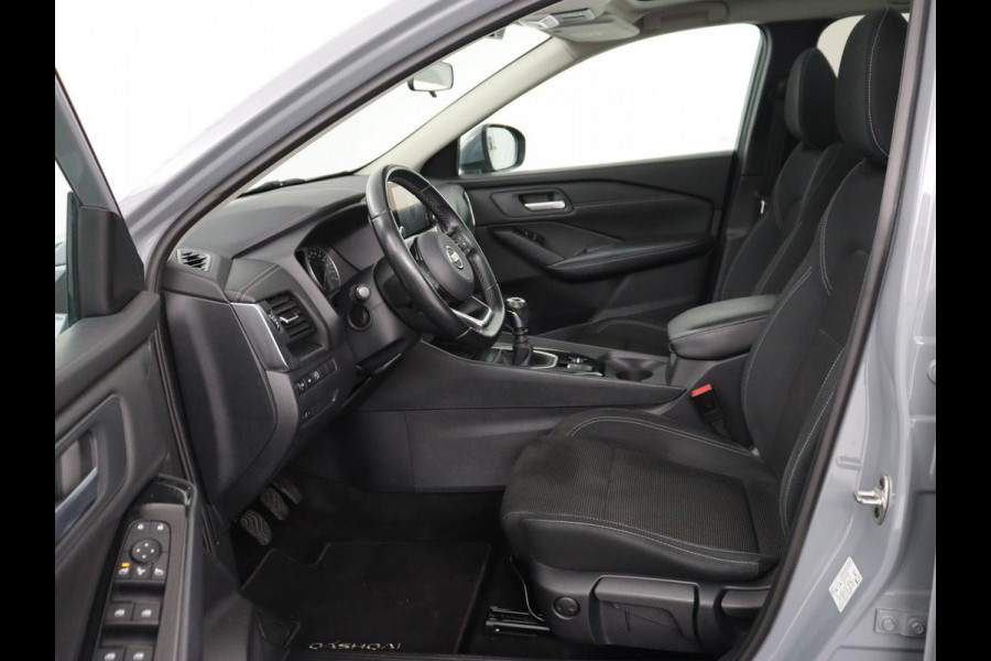 Nissan QASHQAI 1.3 MHEV Acenta | Panoramadak | Adaptive cruise | Carplay | Camera | Keyless | Dodehoek detectie | Parkeerhulp | Climate control | DAB | Getint glas