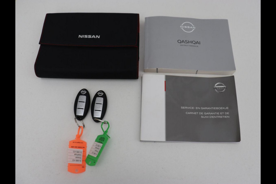 Nissan QASHQAI 1.3 MHEV Acenta | Panoramadak | Adaptive cruise | Carplay | Camera | Keyless | Dodehoek detectie | Parkeerhulp | Climate control | DAB | Getint glas