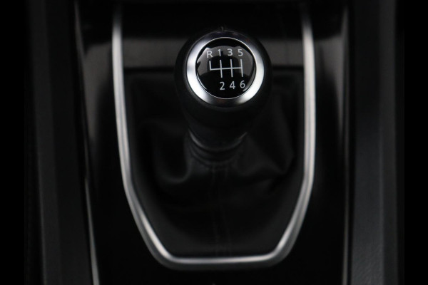 Nissan QASHQAI 1.3 MHEV Acenta | Panoramadak | Adaptive cruise | Carplay | Camera | Keyless | Dodehoek detectie | Parkeerhulp | Climate control | DAB | Getint glas