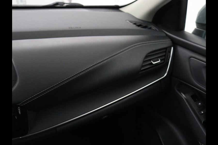 Nissan QASHQAI 1.3 MHEV Acenta | Panoramadak | Adaptive cruise | Carplay | Camera | Keyless | Dodehoek detectie | Parkeerhulp | Climate control | DAB | Getint glas