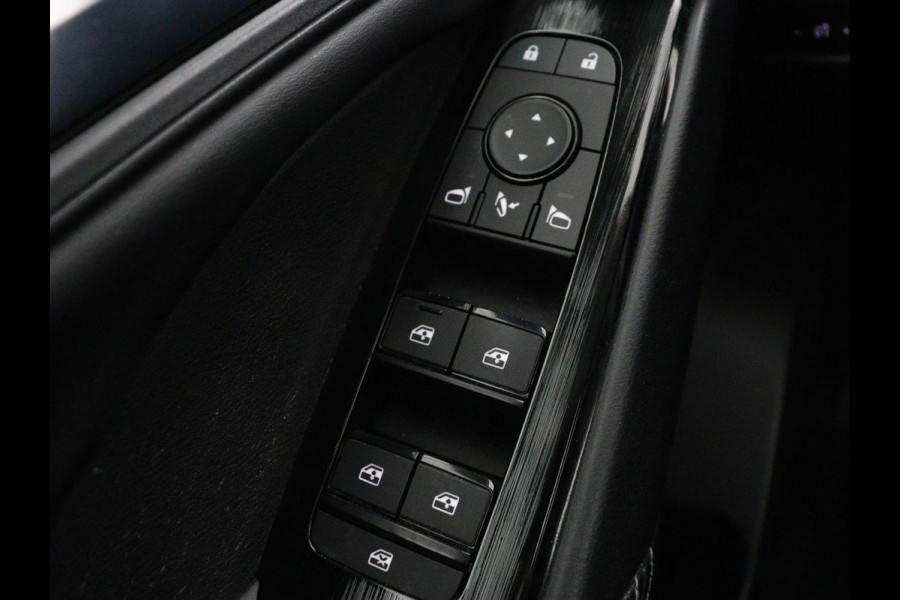 Nissan QASHQAI 1.3 MHEV Acenta | Panoramadak | Adaptive cruise | Carplay | Camera | Keyless | Dodehoek detectie | Parkeerhulp | Climate control | DAB | Getint glas