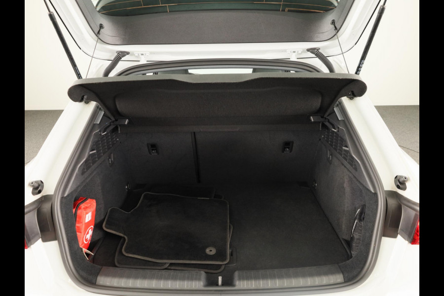 Audi A3 Sportback 35 TFSI Advanced edition 150 pk | Navigatie | Parkeersensoren achter | Adaptieve cruise control | Matrix LED koplampen | Apple Carplay/Android Auto |