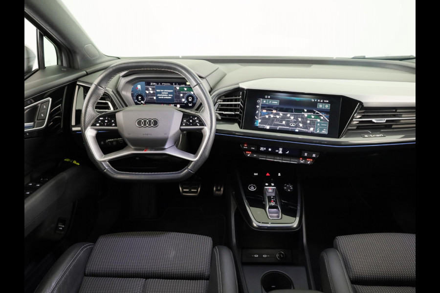 Audi Q4 e-tron 40 Launch edition S Competition 77 kWh 204 pk | SoH 97% | Navigatie | Warmtepomp | Parkeersensoren | Achteruitrijcamera | Stoelverwarming | S-Line |