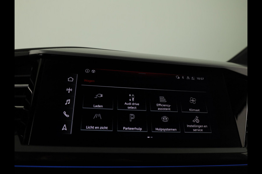 Audi Q4 e-tron 40 Launch edition S Competition 77 kWh 204 pk | SoH 97% | Navigatie | Warmtepomp | Parkeersensoren | Achteruitrijcamera | Stoelverwarming | S-Line |