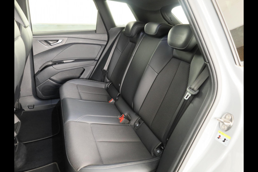 Audi Q4 e-tron 40 Launch edition S Competition 77 kWh 204 pk | SoH 97% | Navigatie | Warmtepomp | Parkeersensoren | Achteruitrijcamera | Stoelverwarming | S-Line |