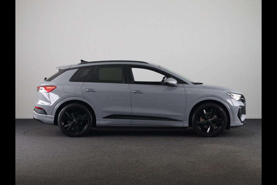 Audi Q4 e-tron 40 Launch edition S Competition 77 kWh 204 pk | SoH 97% | Navigatie | Warmtepomp | Parkeersensoren | Achteruitrijcamera | Stoelverwarming | S-Line |