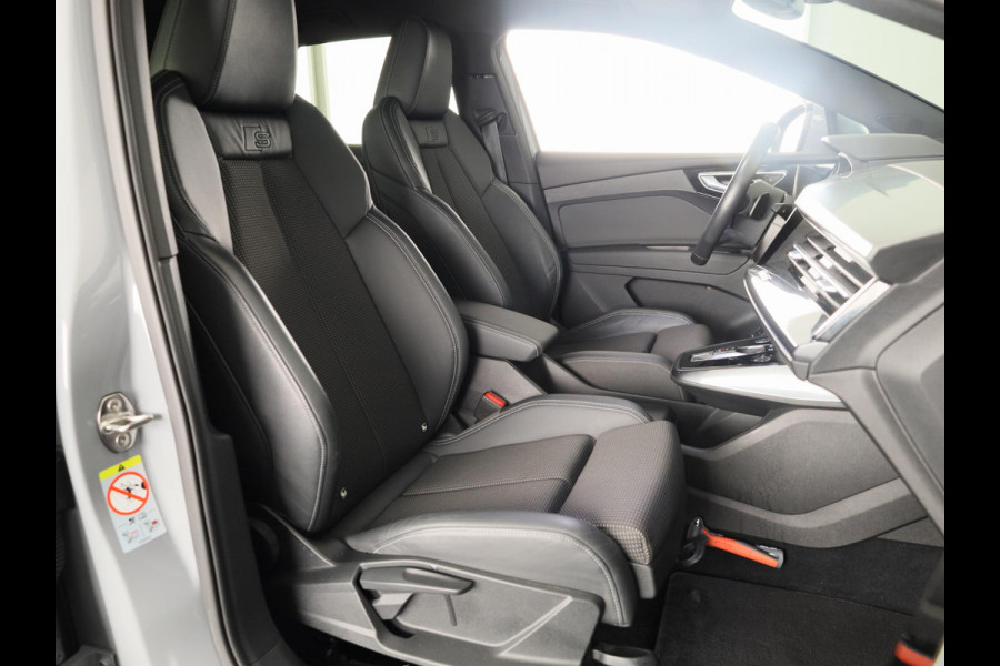 Audi Q4 e-tron 40 Launch edition S Competition 77 kWh 204 pk | SoH 97% | Navigatie | Warmtepomp | Parkeersensoren | Achteruitrijcamera | Stoelverwarming | S-Line |