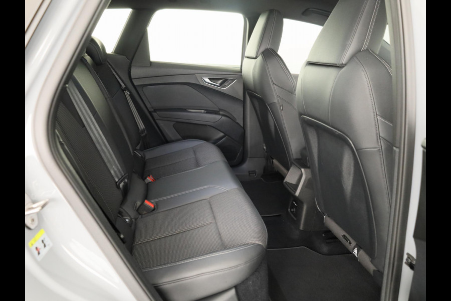 Audi Q4 e-tron 40 Launch edition S Competition 77 kWh 204 pk | SoH 97% | Navigatie | Warmtepomp | Parkeersensoren | Achteruitrijcamera | Stoelverwarming | S-Line |