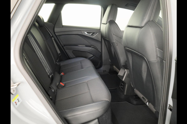 Audi Q4 e-tron 40 Launch edition S Competition 77 kWh 204 pk | SoH 97% | Navigatie | Warmtepomp | Parkeersensoren | Achteruitrijcamera | Stoelverwarming | S-Line |