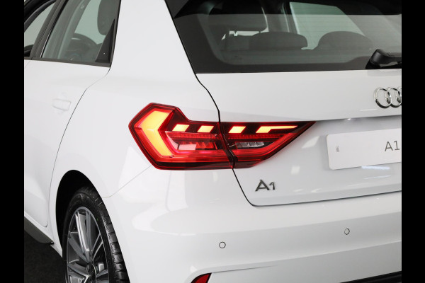 Audi A1 Sportback Advanced edition 25 TFSI 95 pk | Parkeerhulp plus | Automatische airco | Inklapbare buitenspiegels | Dak in contrast kleur |