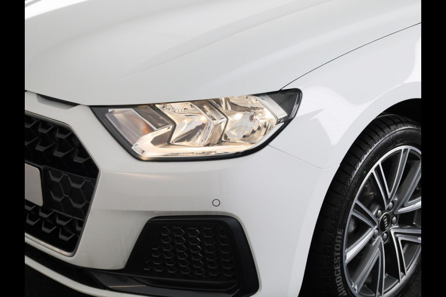 Audi A1 Sportback Advanced edition 25 TFSI 95 pk | Parkeerhulp plus | Automatische airco | Inklapbare buitenspiegels | Dak in contrast kleur |