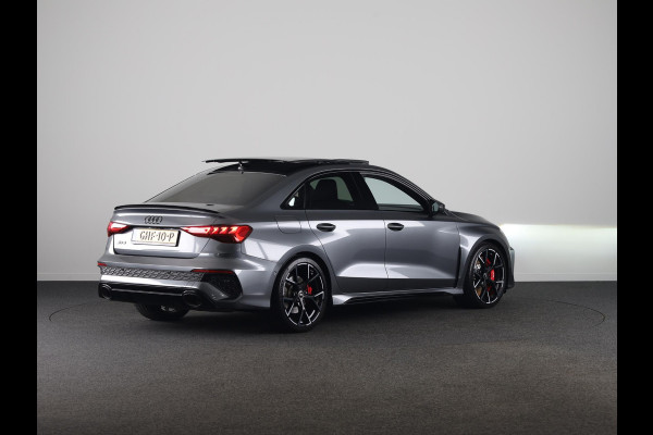 Audi RS 3 Limousine 2.5 TFSI quattro 400pk | Panoramadak | Verlengde garantie | 3-spaaks sport afgevlakt stuurwiel | Adaptief onderstel | SONOS Premium 3D Audio