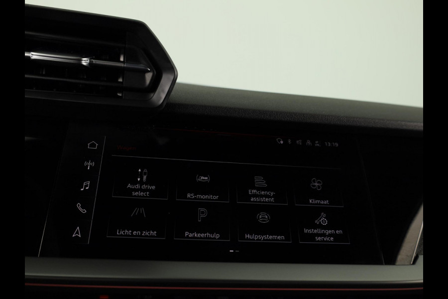 Audi RS 3 Limousine 2.5 TFSI quattro 400pk | Panoramadak | Verlengde garantie | 3-spaaks sport afgevlakt stuurwiel | Adaptief onderstel | SONOS Premium 3D Audio