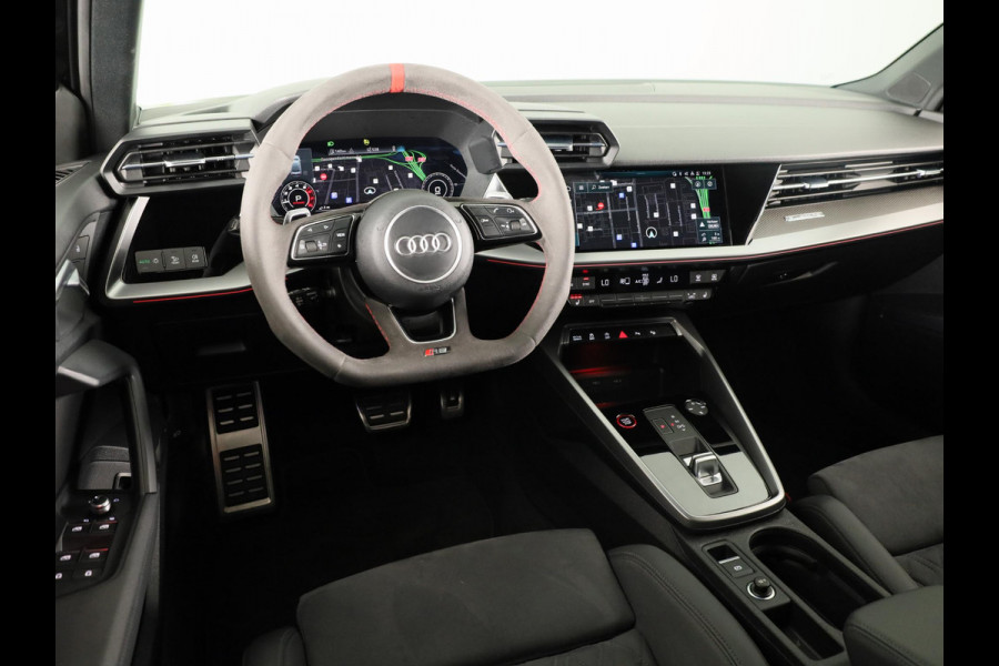 Audi RS 3 Limousine 2.5 TFSI quattro 400pk | Panoramadak | Verlengde garantie | 3-spaaks sport afgevlakt stuurwiel | Adaptief onderstel | SONOS Premium 3D Audio