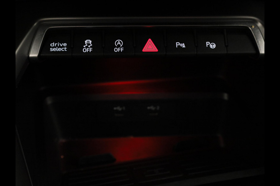 Audi RS 3 Limousine 2.5 TFSI quattro 400pk | Panoramadak | Verlengde garantie | 3-spaaks sport afgevlakt stuurwiel | Adaptief onderstel | SONOS Premium 3D Audio