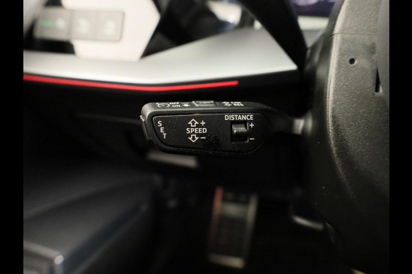 Audi RS 3 Limousine 2.5 TFSI quattro 400pk | Panoramadak | Verlengde garantie | 3-spaaks sport afgevlakt stuurwiel | Adaptief onderstel | SONOS Premium 3D Audio