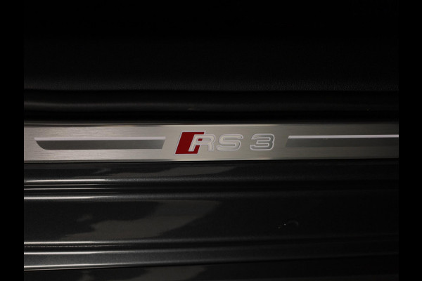 Audi RS 3 Limousine 2.5 TFSI quattro 400pk | Panoramadak | Verlengde garantie | 3-spaaks sport afgevlakt stuurwiel | Adaptief onderstel | SONOS Premium 3D Audio