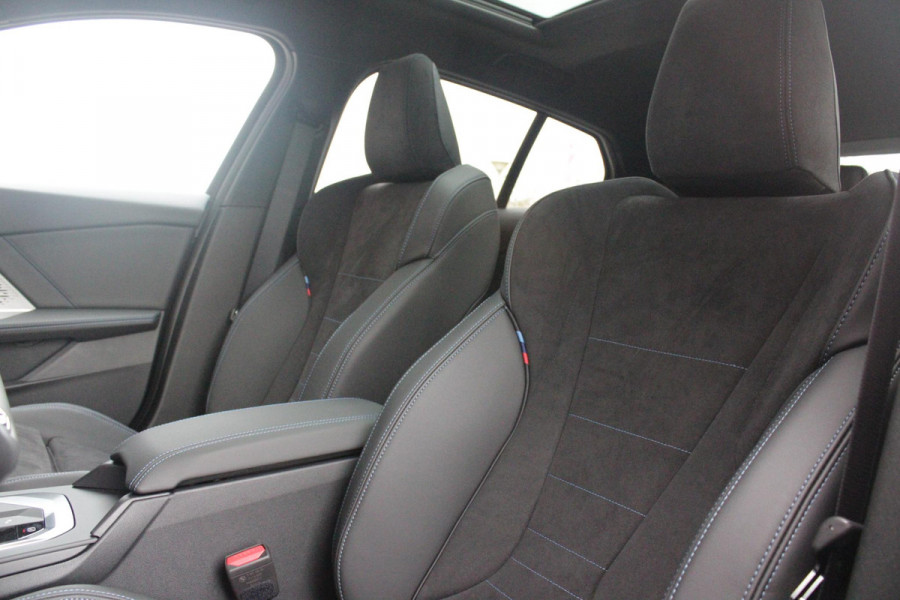 BMW 1-serie 120 170PK M SPORT | PANORAMA SCHUIF/KANTEL DAK | 18" LICHTMETALEN VELGEN | DODEHOEK DETECTIE | DRAADLOZE APPLE CARPLAY/ANDROID AUTO | NAVIGATIE | ACHTERUITRIJ CAMERA | ADAPTIEF M ONDERSTEL | SFEER VERLICHTING | STOEL VERWARMING | DAB+ RADIO | ALCANTARA BEKLEDING | PARKEERSENSOREN VOOR + ACHTER | CRUISE CONTROL | SHADOW LINE |