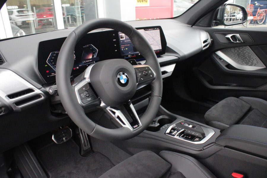 BMW 1-serie 120 170PK M SPORT | PANORAMA SCHUIF/KANTEL DAK | 18" LICHTMETALEN VELGEN | DODEHOEK DETECTIE | DRAADLOZE APPLE CARPLAY/ANDROID AUTO | NAVIGATIE | ACHTERUITRIJ CAMERA | ADAPTIEF M ONDERSTEL | SFEER VERLICHTING | STOEL VERWARMING | DAB+ RADIO | ALCANTARA BEKLEDING | PARKEERSENSOREN VOOR + ACHTER | CRUISE CONTROL | SHADOW LINE |