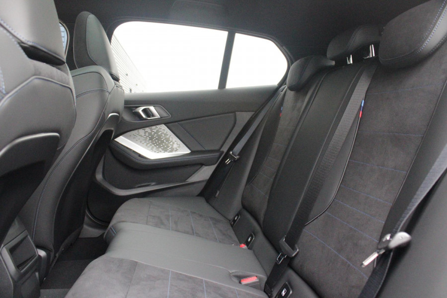 BMW 1-serie 120 170PK M SPORT | PANORAMA SCHUIF/KANTEL DAK | 18" LICHTMETALEN VELGEN | DODEHOEK DETECTIE | DRAADLOZE APPLE CARPLAY/ANDROID AUTO | NAVIGATIE | ACHTERUITRIJ CAMERA | ADAPTIEF M ONDERSTEL | SFEER VERLICHTING | STOEL VERWARMING | DAB+ RADIO | ALCANTARA BEKLEDING | PARKEERSENSOREN VOOR + ACHTER | CRUISE CONTROL | SHADOW LINE |