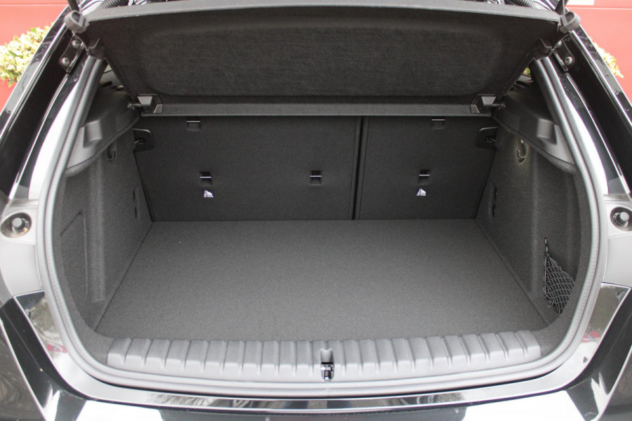 BMW 1-serie 120 170PK M SPORT | PANORAMA SCHUIF/KANTEL DAK | 18" LICHTMETALEN VELGEN | DODEHOEK DETECTIE | DRAADLOZE APPLE CARPLAY/ANDROID AUTO | NAVIGATIE | ACHTERUITRIJ CAMERA | ADAPTIEF M ONDERSTEL | SFEER VERLICHTING | STOEL VERWARMING | DAB+ RADIO | ALCANTARA BEKLEDING | PARKEERSENSOREN VOOR + ACHTER | CRUISE CONTROL | SHADOW LINE |