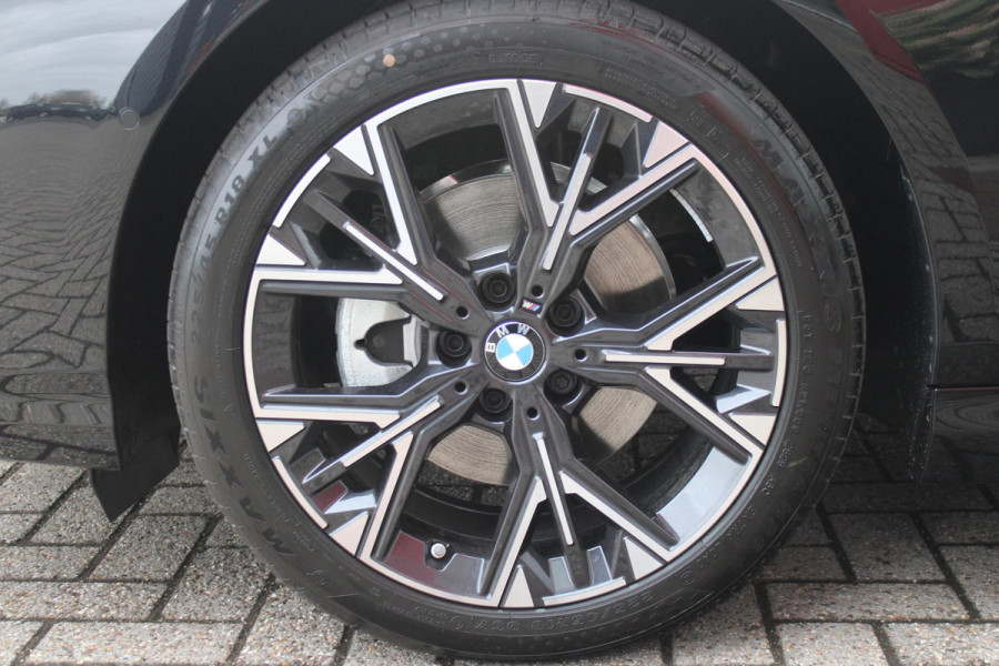 BMW 1-serie 120 170PK M SPORT | PANORAMA SCHUIF/KANTEL DAK | 18" LICHTMETALEN VELGEN | DODEHOEK DETECTIE | DRAADLOZE APPLE CARPLAY/ANDROID AUTO | NAVIGATIE | ACHTERUITRIJ CAMERA | ADAPTIEF M ONDERSTEL | SFEER VERLICHTING | STOEL VERWARMING | DAB+ RADIO | ALCANTARA BEKLEDING | PARKEERSENSOREN VOOR + ACHTER | CRUISE CONTROL | SHADOW LINE |