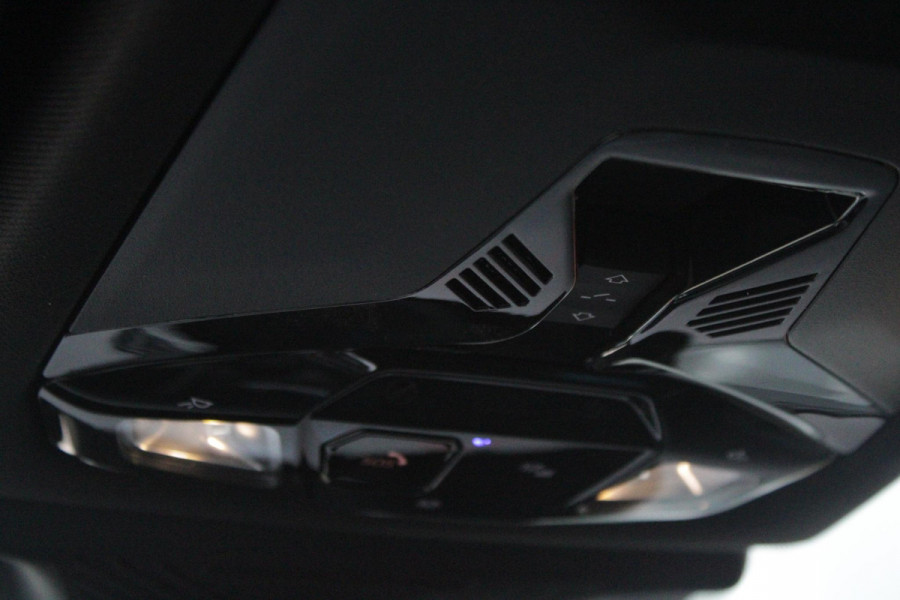 BMW 1-serie 120 170PK M SPORT | PANORAMA SCHUIF/KANTEL DAK | 18" LICHTMETALEN VELGEN | DODEHOEK DETECTIE | DRAADLOZE APPLE CARPLAY/ANDROID AUTO | NAVIGATIE | ACHTERUITRIJ CAMERA | ADAPTIEF M ONDERSTEL | SFEER VERLICHTING | STOEL VERWARMING | DAB+ RADIO | ALCANTARA BEKLEDING | PARKEERSENSOREN VOOR + ACHTER | CRUISE CONTROL | SHADOW LINE |