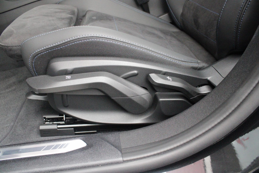 BMW 1-serie 120 170PK M SPORT | PANORAMA SCHUIF/KANTEL DAK | 18" LICHTMETALEN VELGEN | DODEHOEK DETECTIE | DRAADLOZE APPLE CARPLAY/ANDROID AUTO | NAVIGATIE | ACHTERUITRIJ CAMERA | ADAPTIEF M ONDERSTEL | SFEER VERLICHTING | STOEL VERWARMING | DAB+ RADIO | ALCANTARA BEKLEDING | PARKEERSENSOREN VOOR + ACHTER | CRUISE CONTROL | SHADOW LINE |