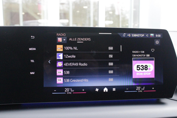 BMW 1-serie 120 170PK M SPORT | PANORAMA SCHUIF/KANTEL DAK | 18" LICHTMETALEN VELGEN | DODEHOEK DETECTIE | DRAADLOZE APPLE CARPLAY/ANDROID AUTO | NAVIGATIE | ACHTERUITRIJ CAMERA | ADAPTIEF M ONDERSTEL | SFEER VERLICHTING | STOEL VERWARMING | DAB+ RADIO | ALCANTARA BEKLEDING | PARKEERSENSOREN VOOR + ACHTER | CRUISE CONTROL | SHADOW LINE |