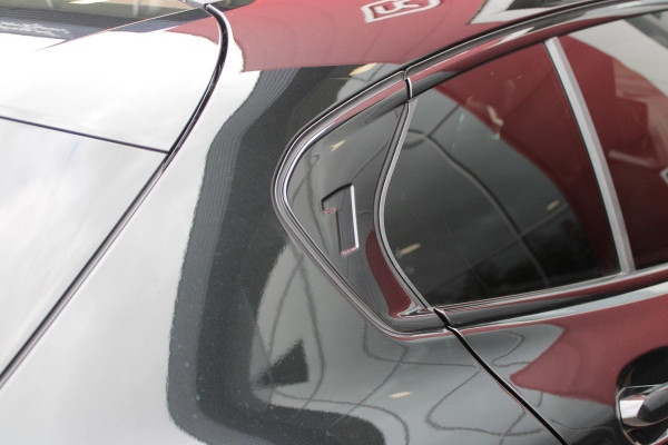 BMW 1-serie 120 170PK M SPORT | PANORAMA SCHUIF/KANTEL DAK | 18" LICHTMETALEN VELGEN | DODEHOEK DETECTIE | DRAADLOZE APPLE CARPLAY/ANDROID AUTO | NAVIGATIE | ACHTERUITRIJ CAMERA | ADAPTIEF M ONDERSTEL | SFEER VERLICHTING | STOEL VERWARMING | DAB+ RADIO | ALCANTARA BEKLEDING | PARKEERSENSOREN VOOR + ACHTER | CRUISE CONTROL | SHADOW LINE |