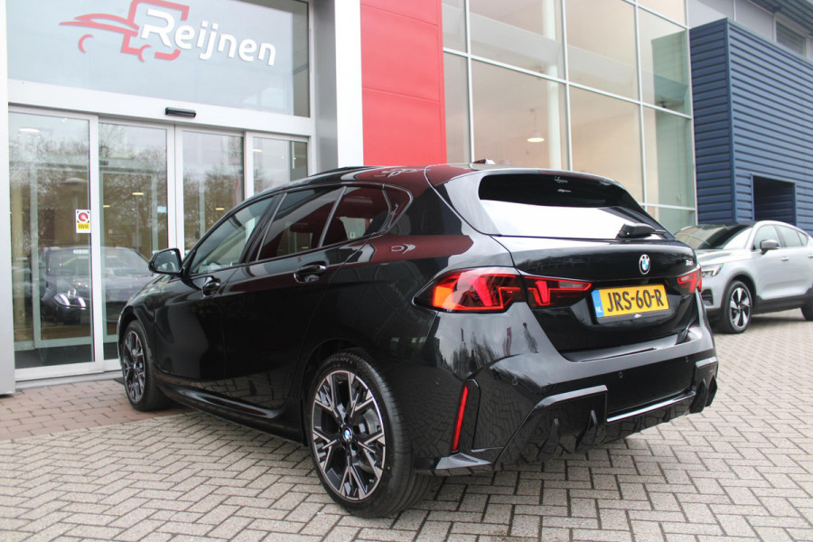BMW 1-serie 120 170PK M SPORT | PANORAMA SCHUIF/KANTEL DAK | 18" LICHTMETALEN VELGEN | DODEHOEK DETECTIE | DRAADLOZE APPLE CARPLAY/ANDROID AUTO | NAVIGATIE | ACHTERUITRIJ CAMERA | ADAPTIEF M ONDERSTEL | SFEER VERLICHTING | STOEL VERWARMING | DAB+ RADIO | ALCANTARA BEKLEDING | PARKEERSENSOREN VOOR + ACHTER | CRUISE CONTROL | SHADOW LINE |