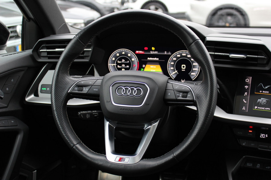 Audi A3 Sportback 45 TFSI e S edition Competition / Camera / Panoramadak / Head-up / RS Seats / B&O / Elektr. stoelen / 19'' / CarPlay / Stoelmassage+Verwarming / Dodehoek / DAB / ACC
