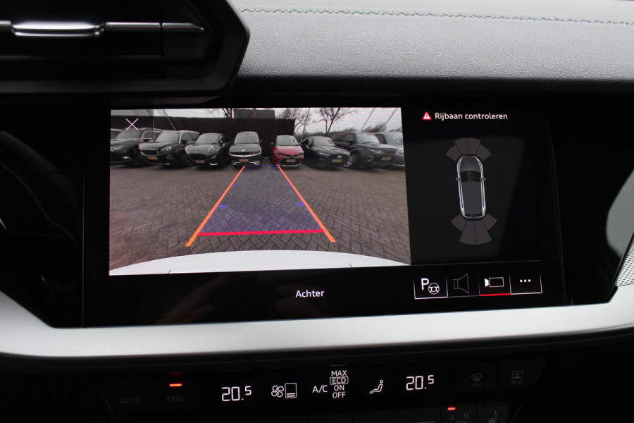 Audi A3 Sportback 45 TFSI e S edition Competition / Camera / Panoramadak / Head-up / RS Seats / B&O / Elektr. stoelen / 19'' / CarPlay / Stoelmassage+Verwarming / Dodehoek / DAB / ACC