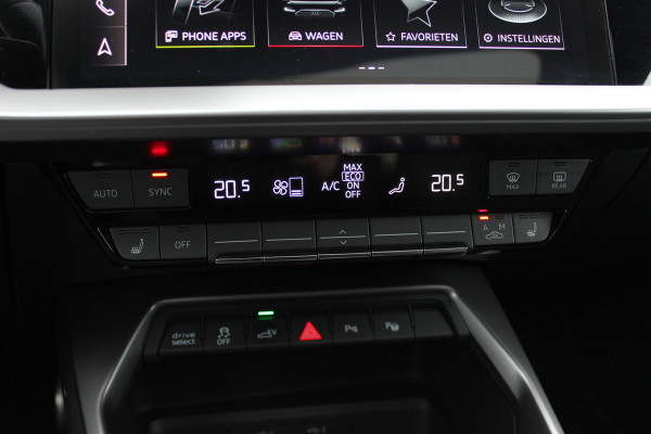 Audi A3 Sportback 45 TFSI e S edition Competition / Camera / Panoramadak / Head-up / RS Seats / B&O / Elektr. stoelen / 19'' / CarPlay / Stoelmassage+Verwarming / Dodehoek / DAB / ACC