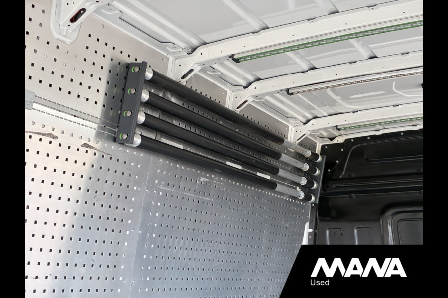 Volkswagen Crafter 35 2.0TDI 140PK L3H3 Automaat Standkachel Stoelverwarming Navi Cruise