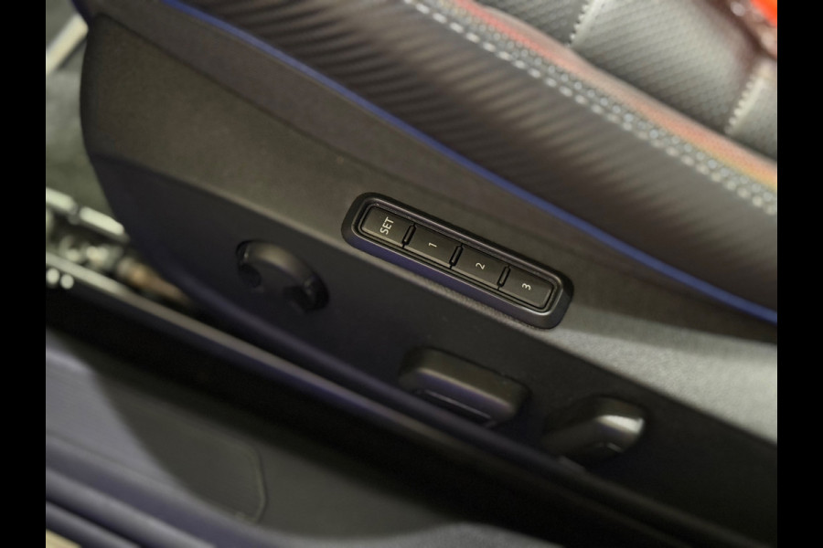 Volkswagen Golf 2.0 TSI R 4Motion | R 20 Years | HUD | Pano | Stoelverwarming/Koeling | Camera | 333pk|