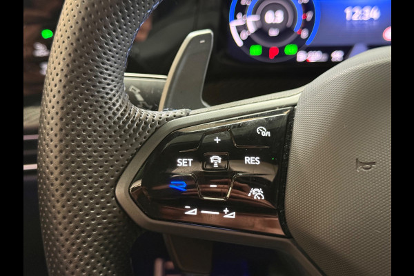 Volkswagen Golf 2.0 TSI R 4Motion | R 20 Years | HUD | Pano | Stoelverwarming/Koeling | Camera | 333pk|