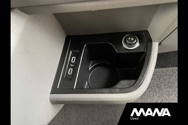 Volkswagen Transporter 2.0TDI L2H1 199PK DC BULLI Automaat Lederen bekleding Camera Cruise Airco Stoelverwarming LED