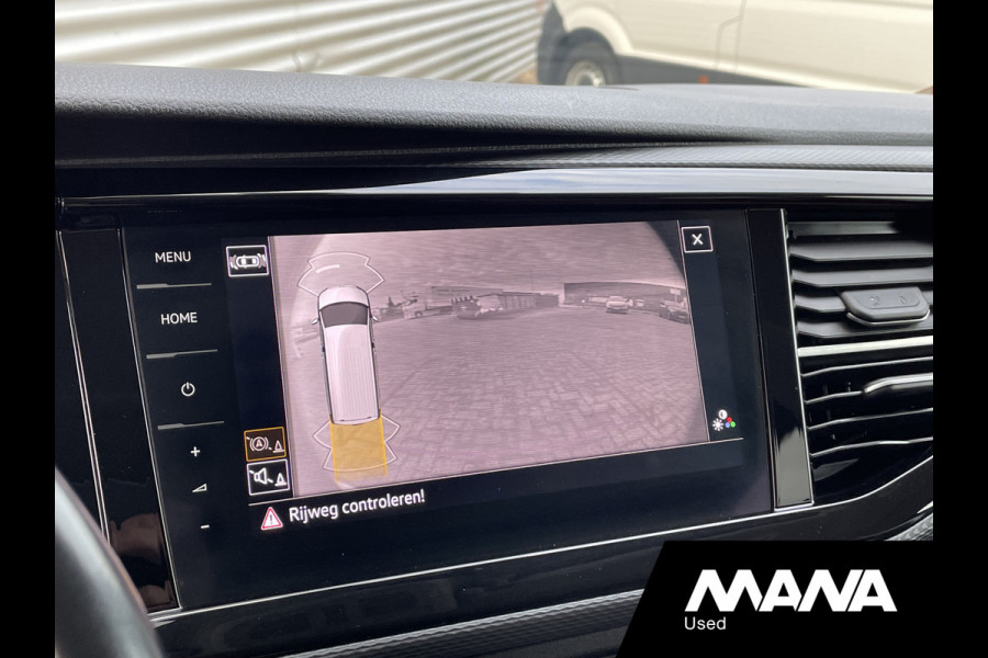 Volkswagen Transporter 2.0TDI L2H1 199PK DC BULLI Automaat Lederen bekleding Camera Cruise Airco Stoelverwarming LED