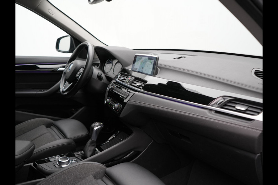 BMW X1 xDrive25e Sportline PHEV 221pk | Camera | Sfeerverlichting | Sportstoelen Verwarmd | Navigatie | Cruise Control | LED Koplampen | DAB | Plug In Hybrid |