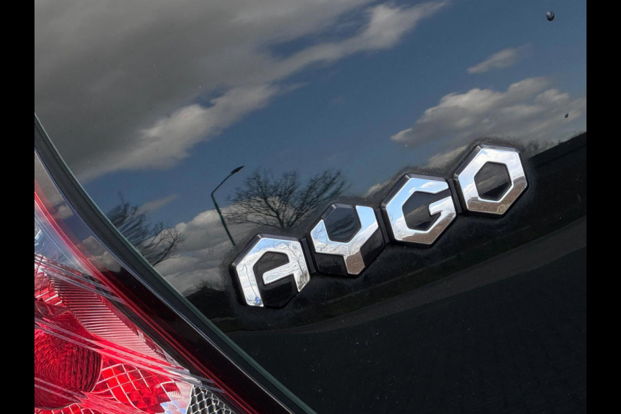 Toyota Aygo 1.0 VVT-i x-fun, 35000 km, 5 deurs, airco, NL auto met nationale auto pas