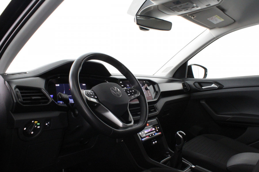 Volkswagen T-Cross 1.0 TSI Life > Achteruitrijcamera/All season banden/Navigatie...
